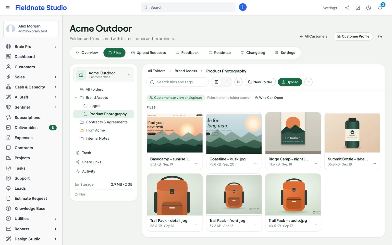 Customer files: folder tree, access chip and photo thumbnails